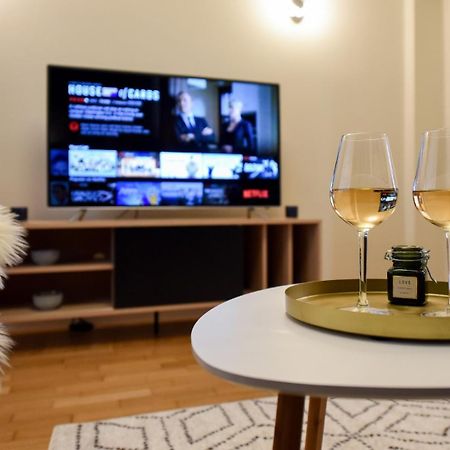 City Living At Its Best - Spacious 2 Bedroom Apartment On Calea Victoriei Букурещ Екстериор снимка